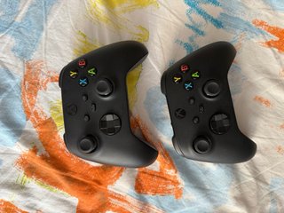 Xbox Series X 1TB c/ 2 comandos e Caixa Original