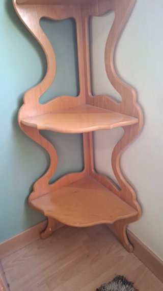 Estantería de madera para esquinas