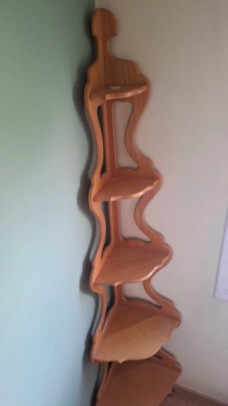 Estantería de madera para esquinas