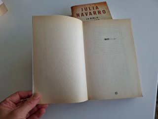 Lote 2 libros Julia Navarro