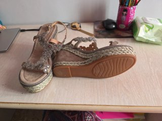 Cuñas Alma en Pena Beige y Plata