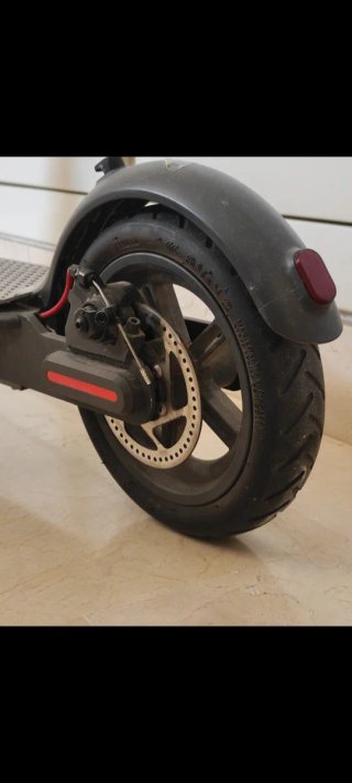 Xiaomi Mi Electric Scooter+Cargador para reparar.