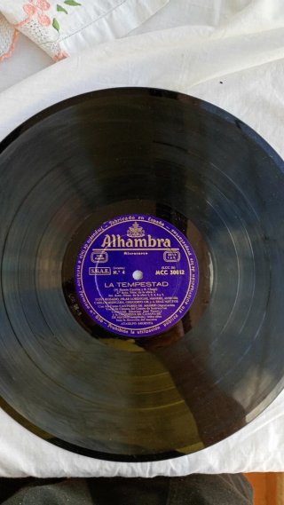 Dos discos de pizarra de La Tempestad