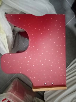 Piano infantil de madera rojo