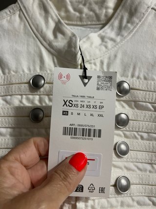 Chaqueta denim entallada botones T/XS. Zara