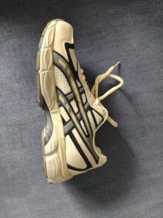 Deportivas Asics Beige y Verde