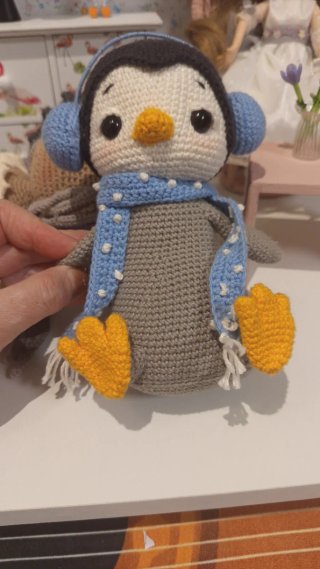Muñeco pingüino crochet con bufanda
