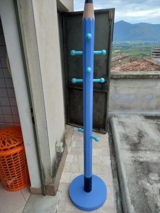 Appendiabiti a forma di matita