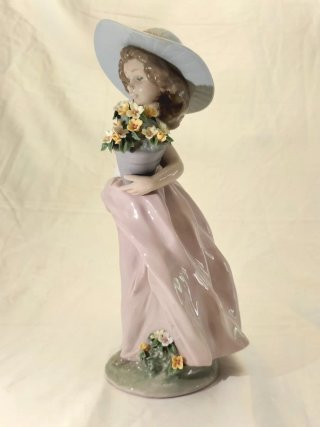 Figura Lladró Niña con Flores y Regadera