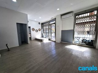 Local comercial en alquiler en Centre - Cordelles en Cerdanyola del Vallès