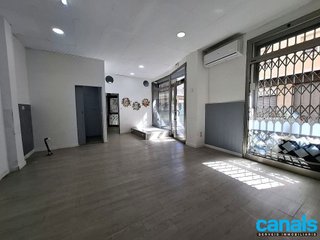 Local comercial en alquiler en Centre - Cordelles en Cerdanyola del Vallès