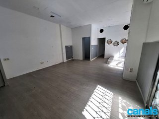 Local comercial en alquiler en Centre - Cordelles en Cerdanyola del Vallès