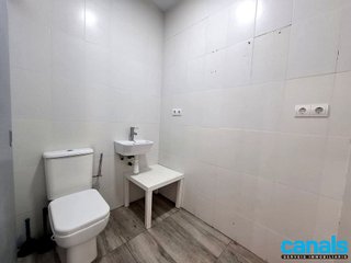 Local comercial en alquiler en Centre - Cordelles en Cerdanyola del Vallès