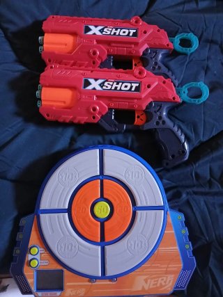 2 Pistolas X-Shot y Diana Nerf