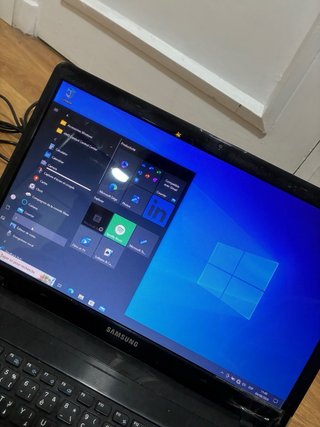 Portátil Samsung 15.6" + Cargador + Maletín Targus