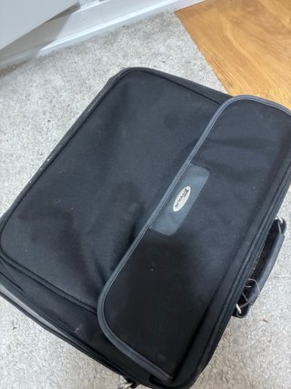 Portátil Samsung 15.6" + Cargador + Maletín Targus