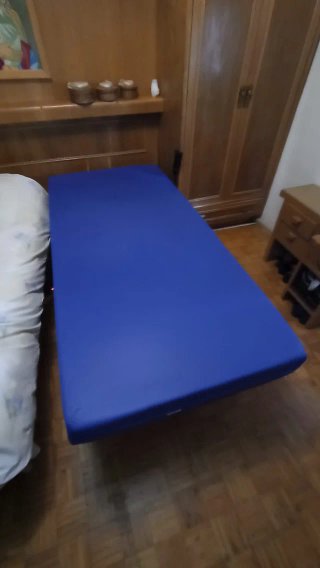 Cama articulada eléctrica con colchón antiescaras