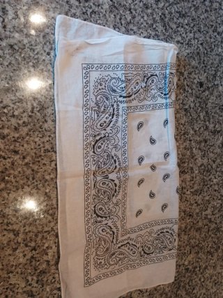 Bandana bianca con fantasia paisley