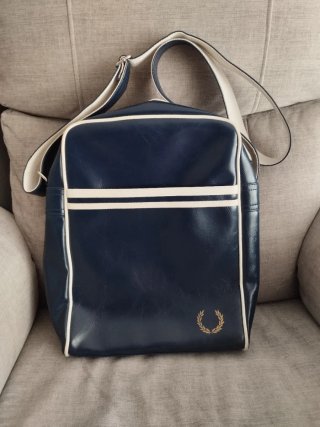 Bolso bandolera Fred Perry azul y blanco