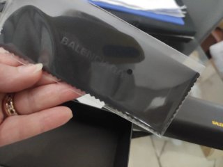 Occhiali da sole Balenciaga BB neri e oro
