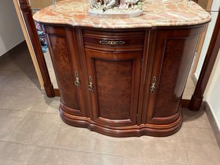Mueble recibidor con espejo y mármol