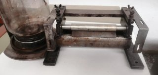 Máquina para pintar tiras trenzadas