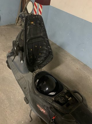Moto Suziki Gris/Negra
