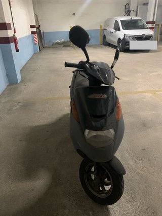 Moto Suziki Gris/Negra