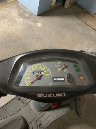 Moto Suziki Gris/Negra