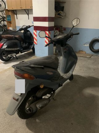 Moto Suziki Gris/Negra
