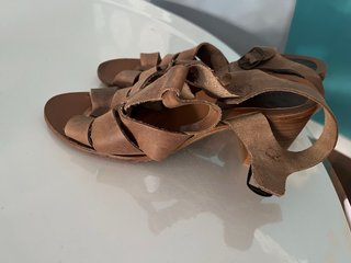 Sandalias de tacón marrón talla 41
