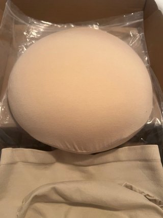 Barriga embarazada falsa beige