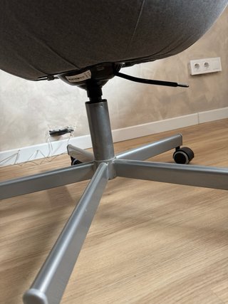 Silla de escritorio giratoria gris
