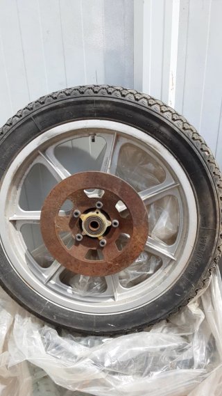 Ruedas de moto con disco de freno