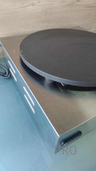 Crepera eléctrica, con esparcidor de madera