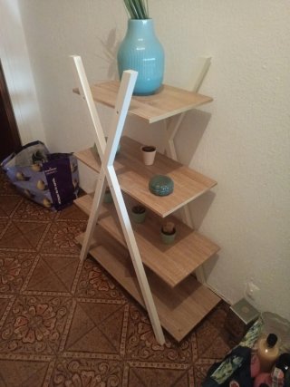 Estantería Decorativa Madera y Plástico.