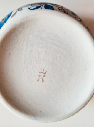 Soprammobile in ceramica decorato