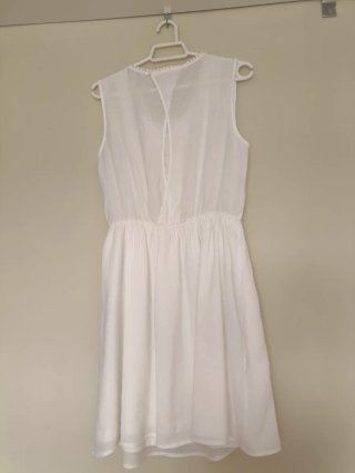 Vestido blanco Stradivarius con encaje