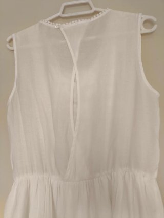 Vestido blanco Stradivarius con encaje