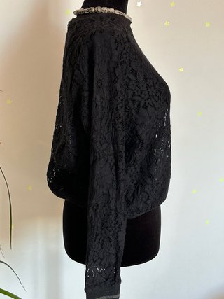 Top encaje negro manga larga