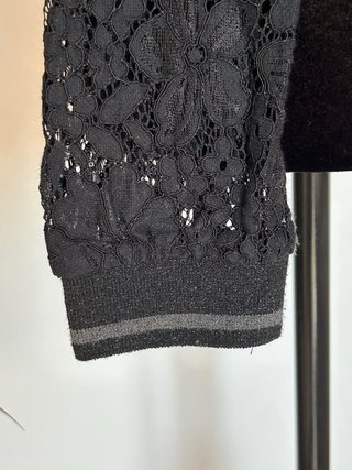 Top encaje negro manga larga