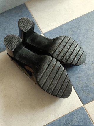 Zapatos de charol Graceland negros