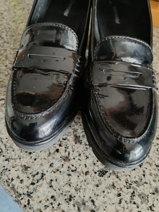 Zapatos de charol Graceland negros
