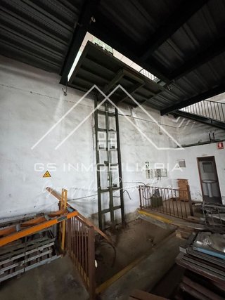 Nave industrial en alquiler en Lucena