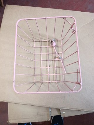 Cesta rosa para manillar de bici