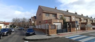 Casa pareada en venta en Pintores-Ferial en Parla