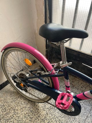 Bicicleta BTWIN rosa e blu per bambina