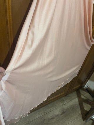 Vestido de fiesta. Color. Salmón suave. De Raso