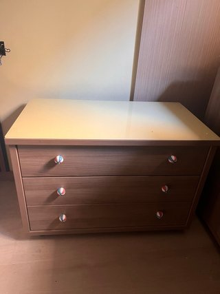 Cajonera madera tapa cristal amarilla