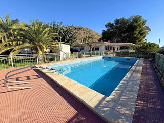 Chalet en venta en Novelda